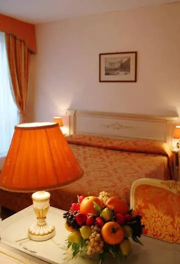 Ambassador Tre Rose Hotel Venice