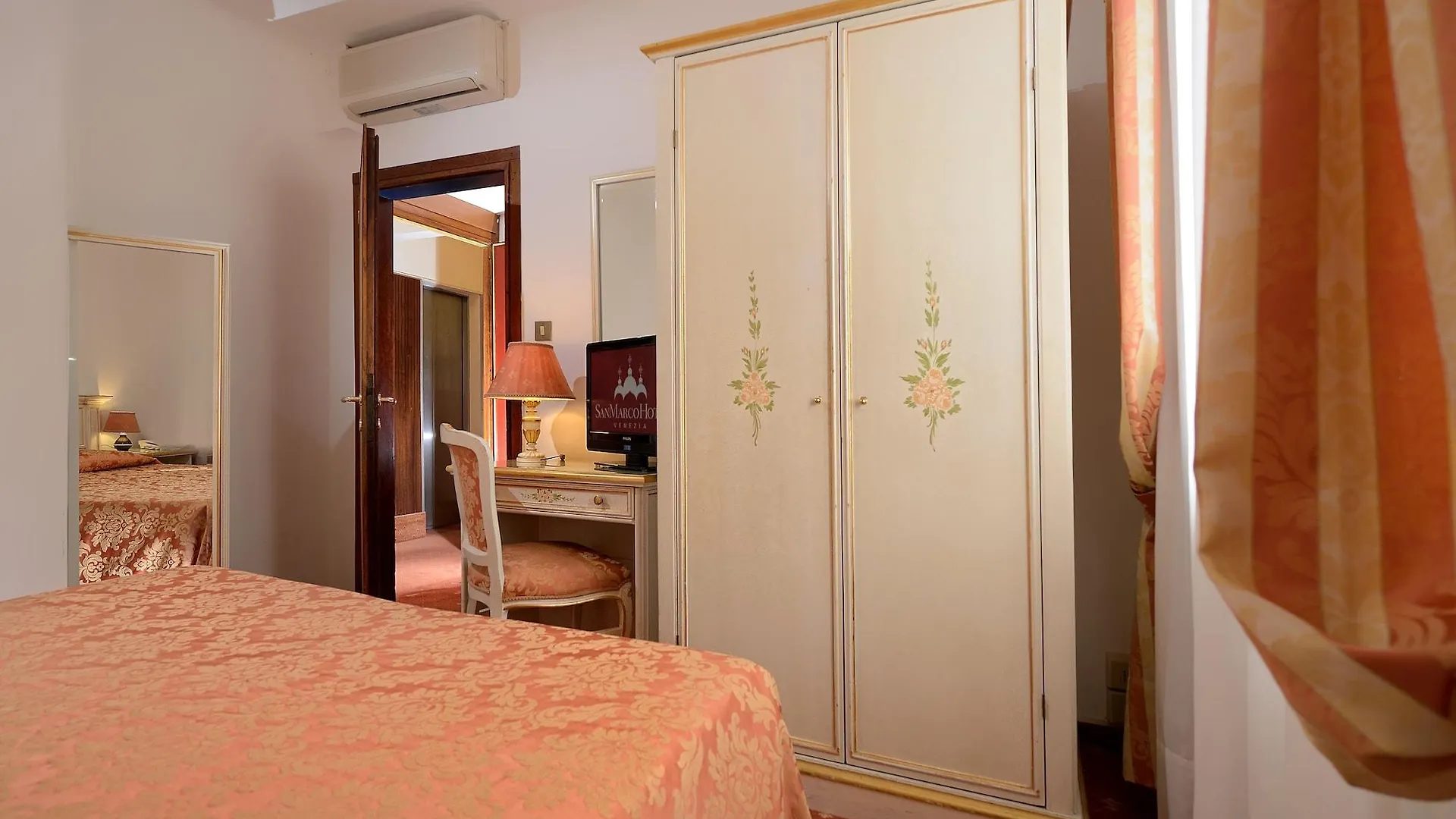 Ambassador Tre Rose Hotel Venice Italy