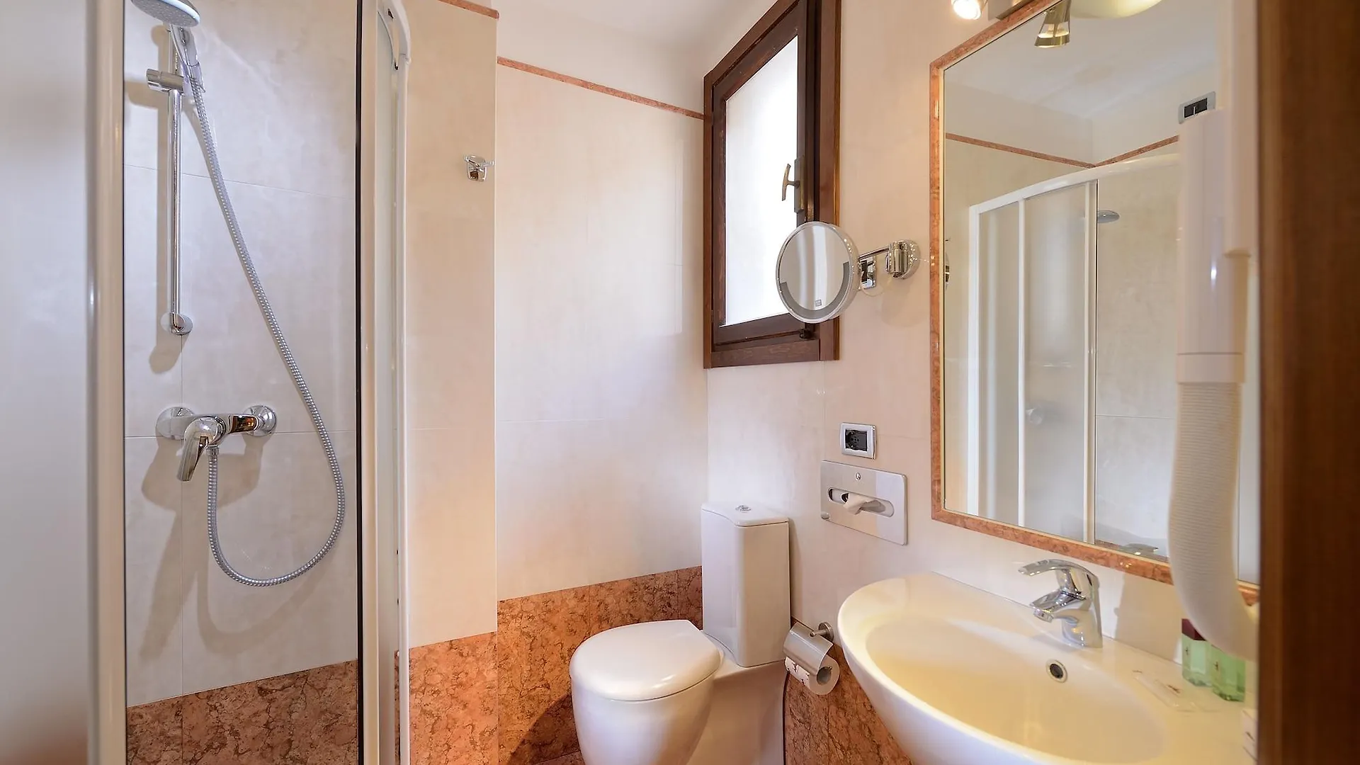 Ambassador Tre Rose Hotel Venice