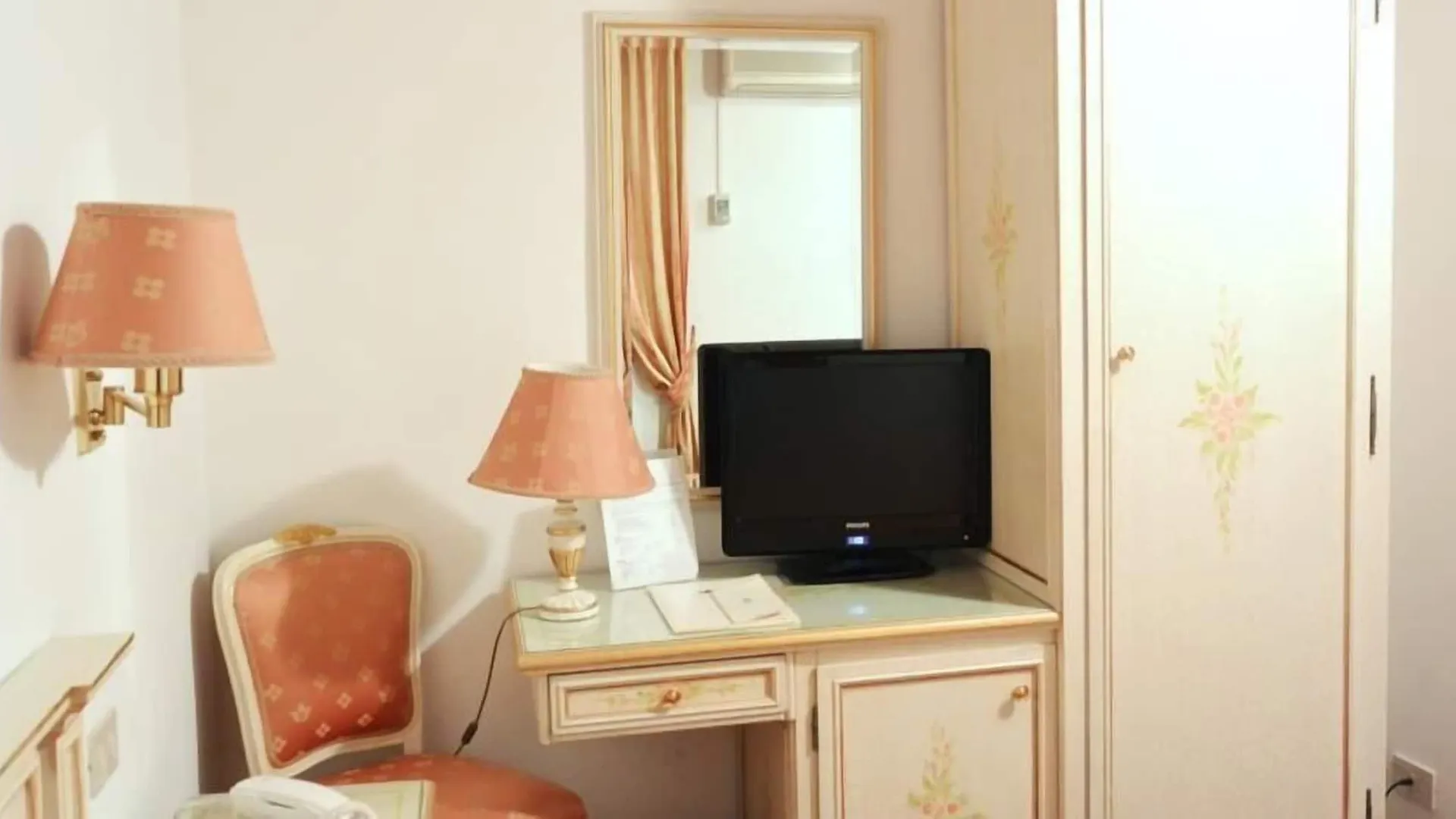 Ambassador Tre Rose Hotel Venice