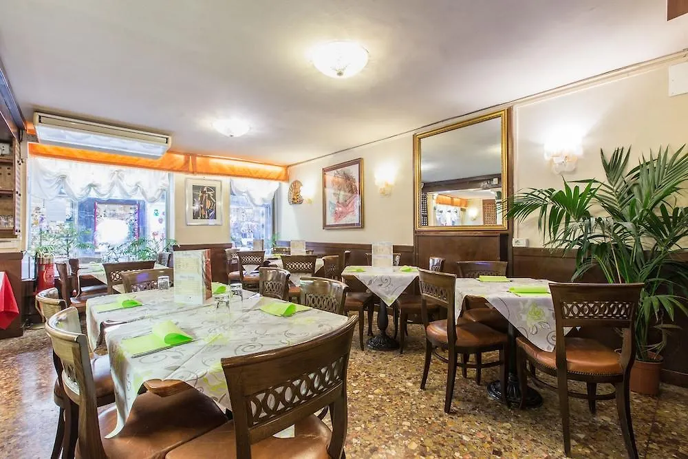 Ambassador Tre Rose Hotel Venice