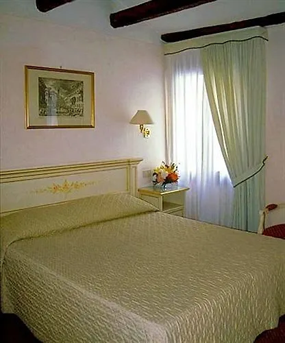 Ambassador Tre Rose Hotel Venice