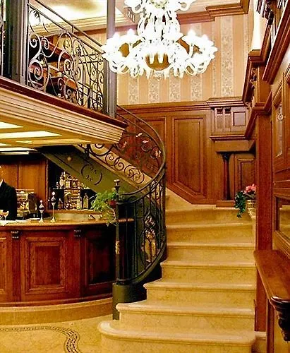 Ambassador Tre Rose Hotel Venice 3*,  Italy