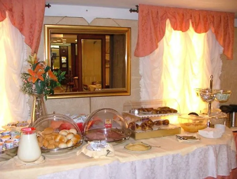 Hotel Ambassador Tre Rose Benátky