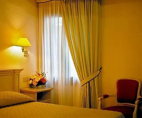 ***  Ambassador Tre Rose Hotel Venice Italy