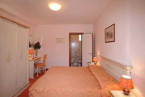 Ambassador Tre Rose Hotel Venice 3*,