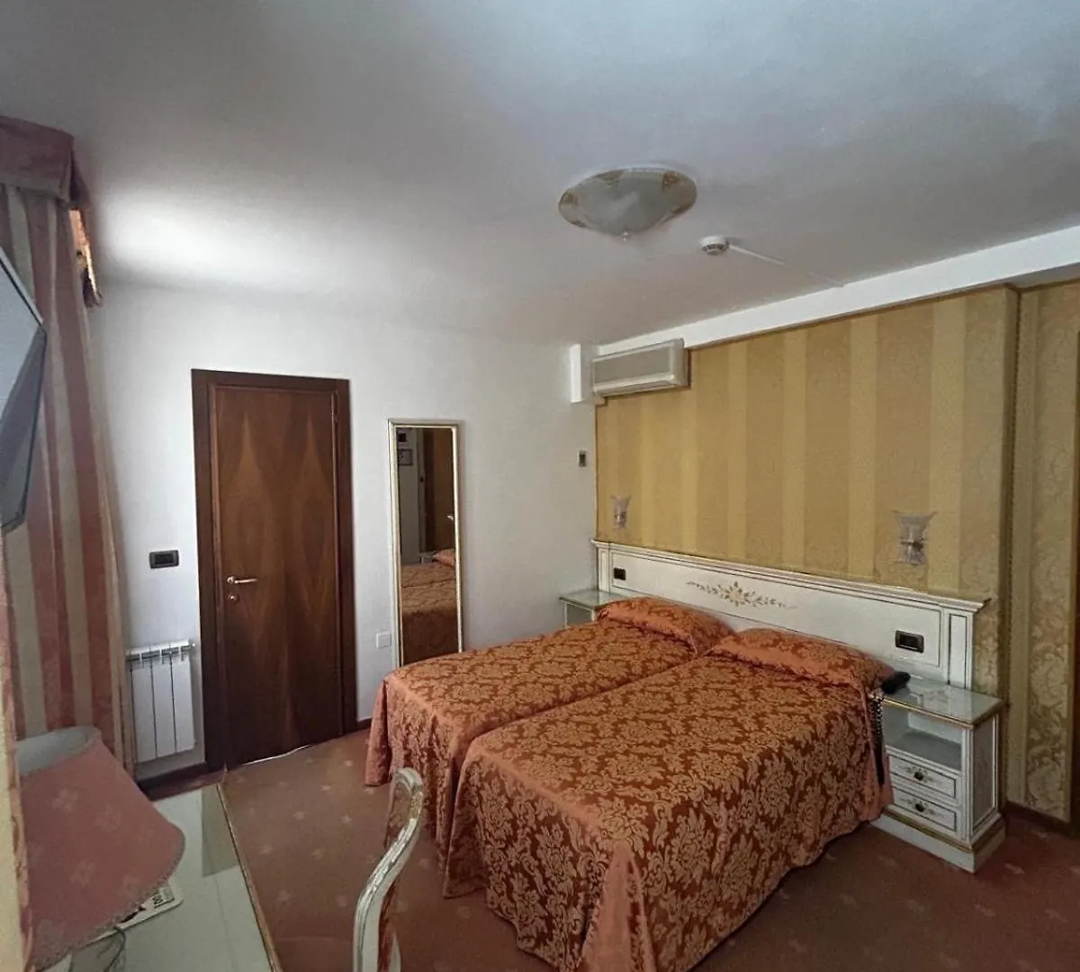 Hotel Ambassador Tre Rose Venedig 3*,  Italien