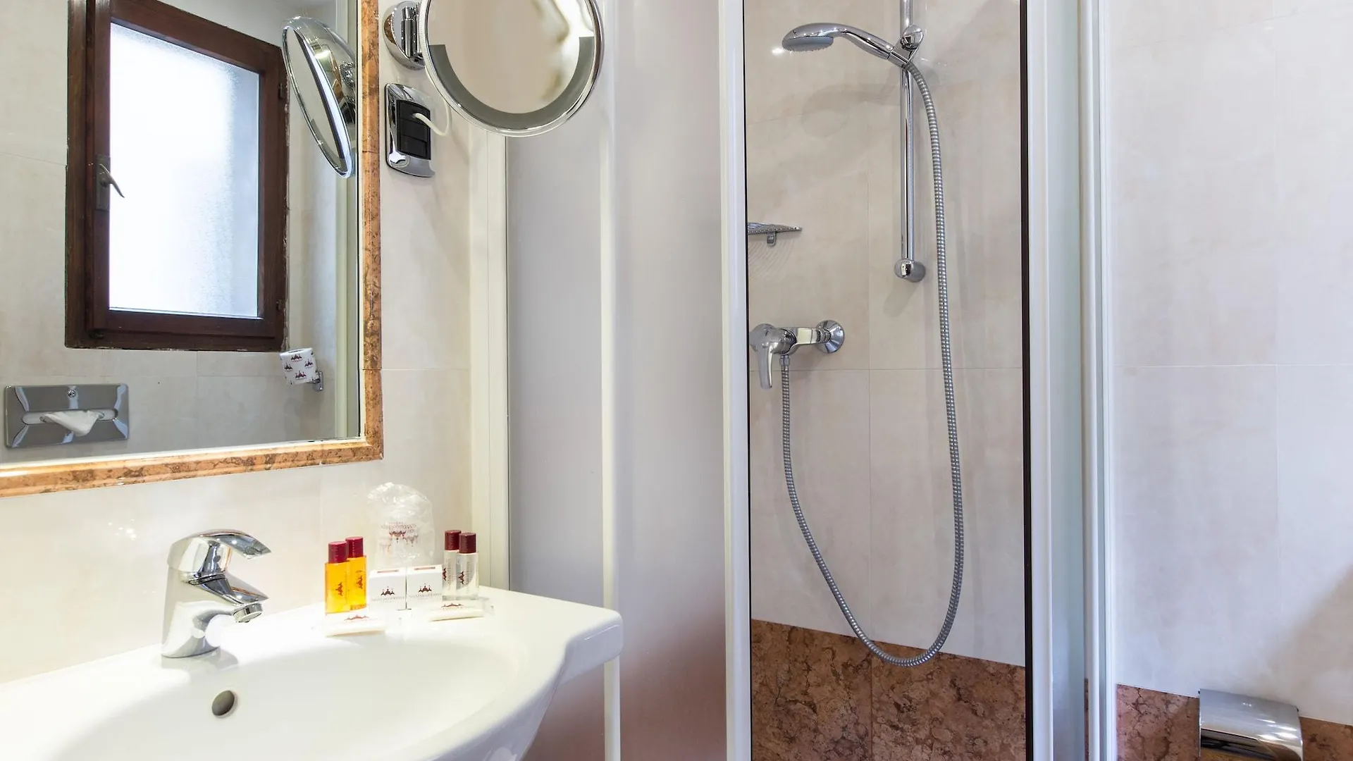 Ambassador Tre Rose Hotel Venice