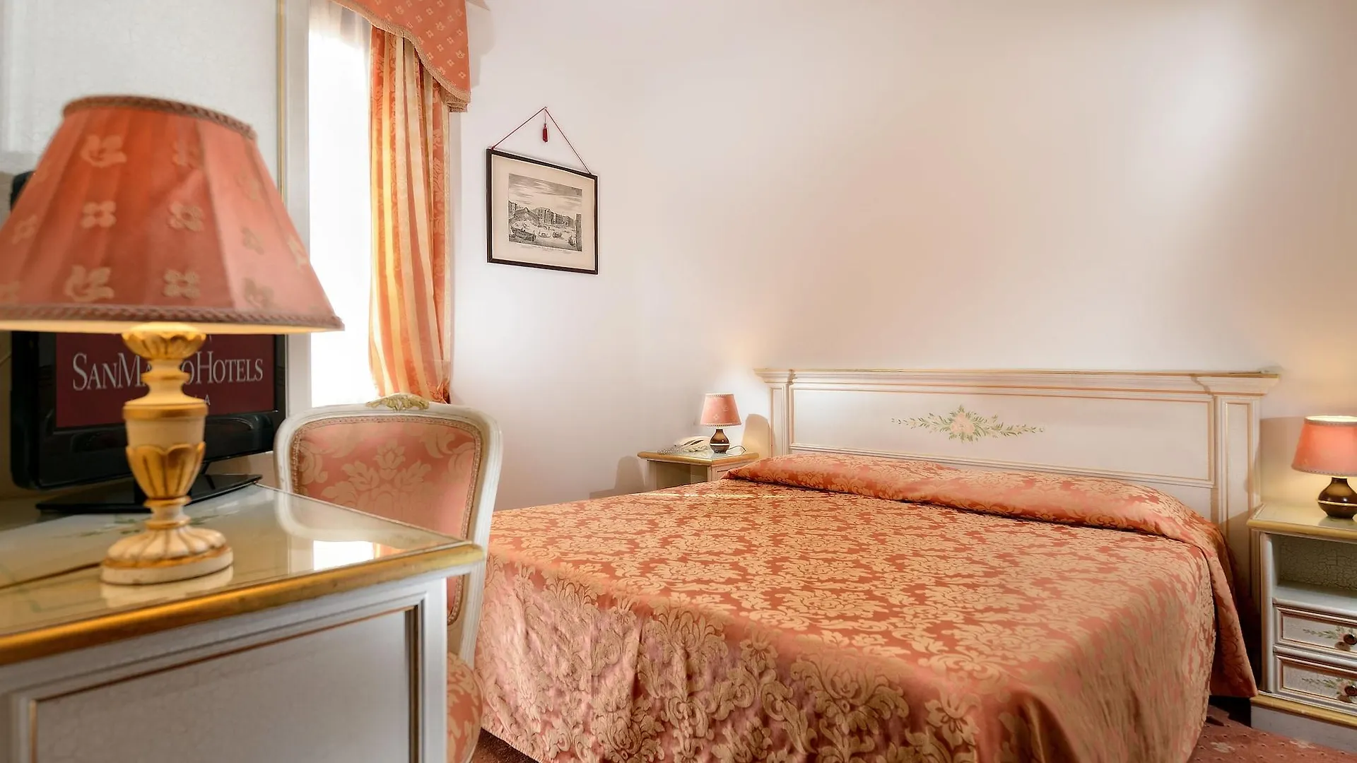 Отель Ambassador Tre Rose Венеция 3*,