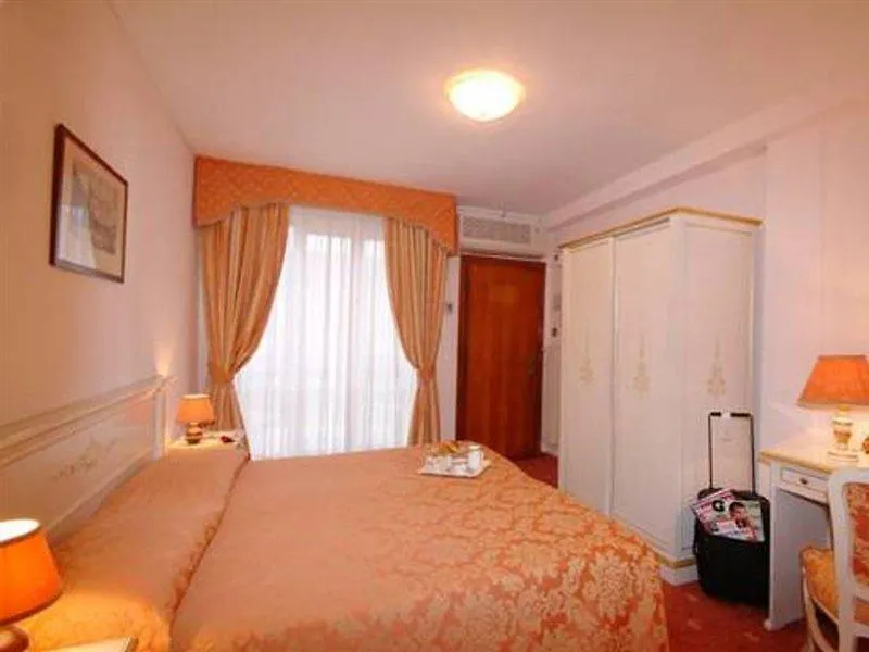 Ambassador Tre Rose Hotel Venice 3*,