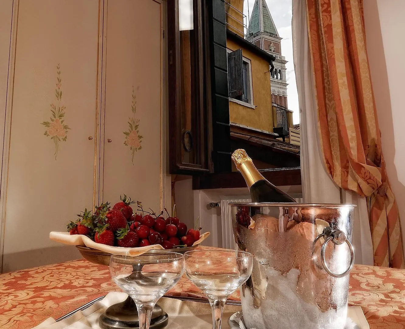 Hotel Ambassador Tre Rose Venecia