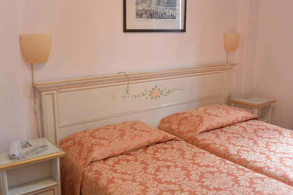***  Hotel Ambassador Tre Rose Venecia Italia